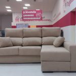 CHAISELONGUE DCH. MOD. NEW TAP. CAMEL. ASIENTOS DESLIZANTES, RESPALDOS RECLINABLES, ARCON  Y DOS POUFFS