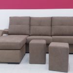 CHAISELONGUE REVERSIBLE MOD. ONDA CON COJIN ENTERO TAP. GRIS Y DOS POUFFS