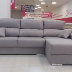 CHAISELONGUE DCH. MOD.LUSO  TAP. GRIS. ASIENTOS DESLIZANTES, RESPALDOS RECLINABLES, ARCON  Y DOS POUFFS