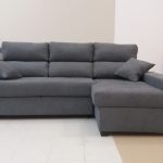 CHAISELONGUE CAMA DCH. MOD. CANADA TAP. GRIS. RESPALDOS RECLINABLES, ARCON Y DOS POUFFS.