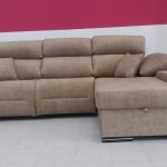 CHAISELONGUE DCH. MOD. MARTE. TAP. BEIGE. DOS RELAX ELECTRICOS, RESPALDOS RECLINABLES, ARCON Y DOS POUFFS