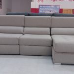 CHAISELONGUE DCHA. MOD. ITALY TAP. CREMA. ASIENTOS DESLIZANTES PARA HACER CAMA Y RESPALDOS RECLINABLES